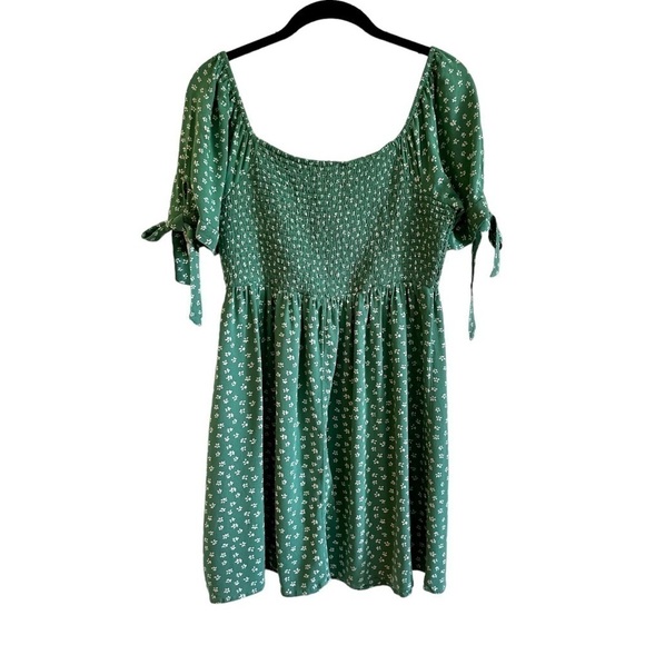 AMERICAN EAGLE, NWOT, GREEN PRINT MINI DRESS WITH SMOCKED TOP & FULL SKIRT.SIZEM - Picture 6 of 8